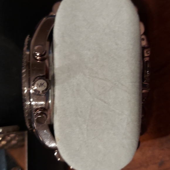 MK watch - Picture 2 of 3